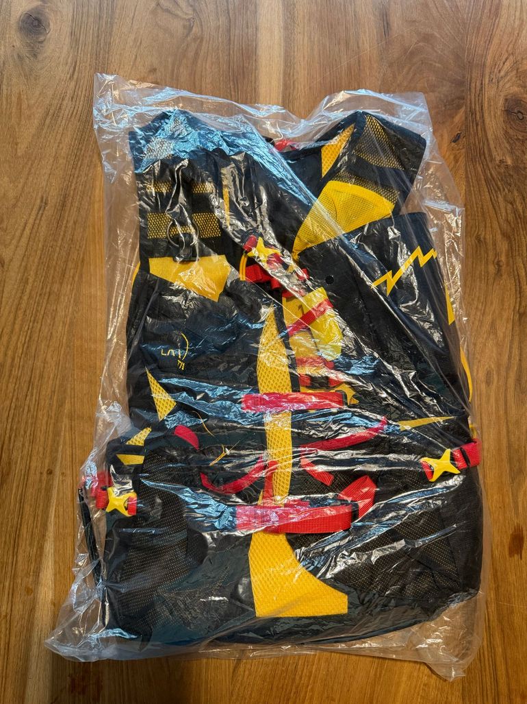 Used La Sportiva Course Backpack Black/Yellow 2025 bike — image 3 of 5