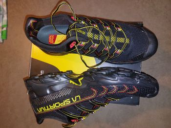 Used La Sportiva Ultra Raptor II Black/Yellow bike — image 3 of 4