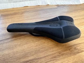 Sq Lab 611 ClipOn Infinergy ERGOWAVE active 2.1 130mm 2026 Saddles & Seatposts de segunda mano