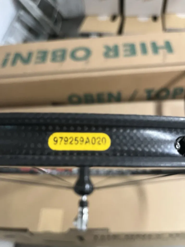 Used Campagnolo Hyperon Ultra Tubular Wheelset 2008 bike — image 5 of 6