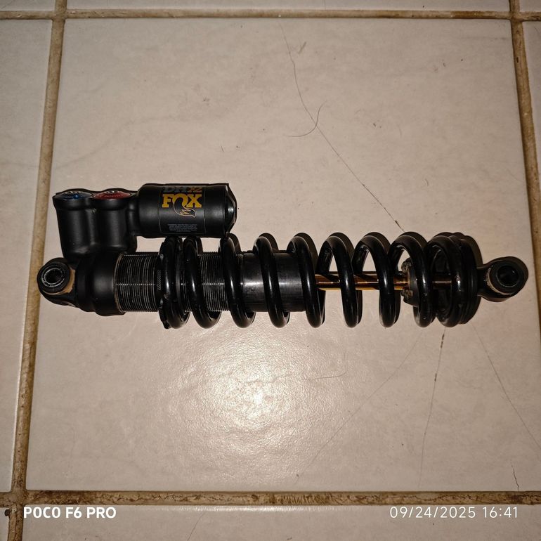 Used Fox DHX2 2016 bike — image 1 of 4