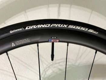 Used astral Veil3 Carbon Wheelset with White Industries CLD Hubs 2025 bike — image 3 of 9