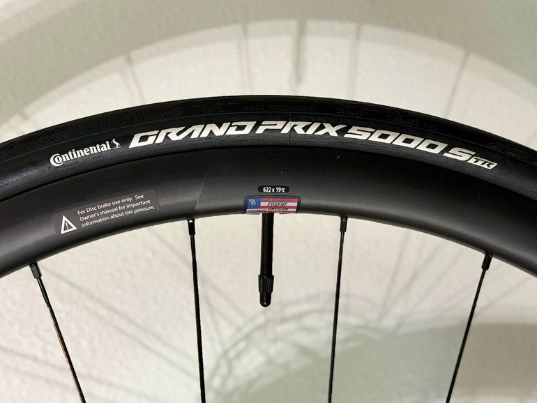 Used astral Veil3 Carbon Wheelset with White Industries CLD Hubs 2025 bike — image 3 of 9