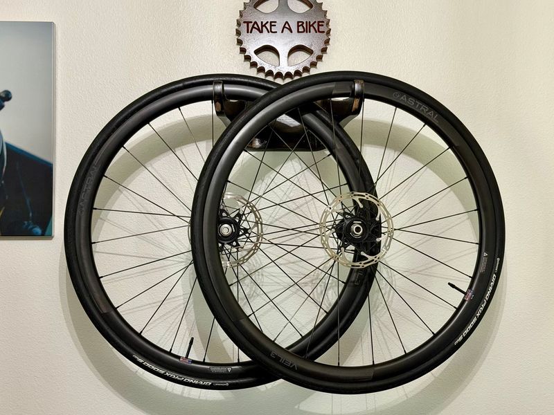 Used astral Veil3 Carbon Wheelset with White Industries CLD Hubs 2025 Wheels