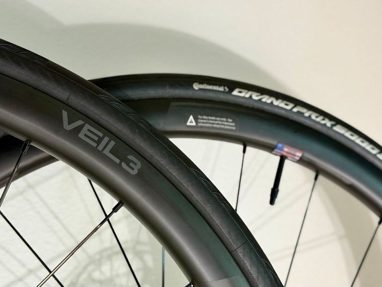 Used astral Veil3 Carbon Wheelset with White Industries CLD Hubs 2025 bike — image 4 of 9