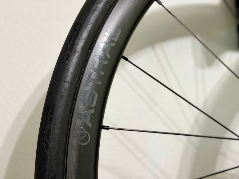 Used astral Veil3 Carbon Wheelset with White Industries CLD Hubs 2025 bike — image 2 of 9