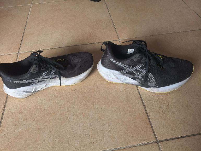 Used Asics Novablast 5 tg.45 2025 bike — image 4 of 8
