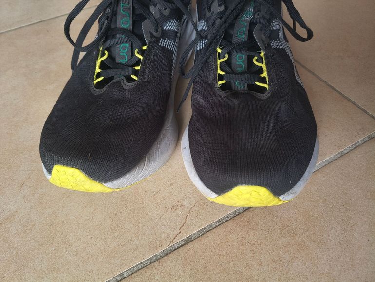 Used Asics Novablast 5 tg.45 2025 bike — image 2 of 8