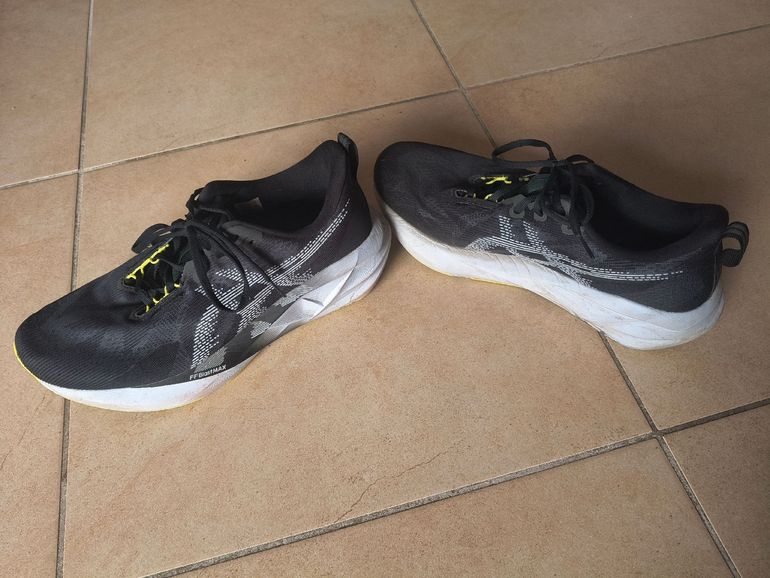 Used Asics Novablast 5 tg.45 2025 bike — image 3 of 8