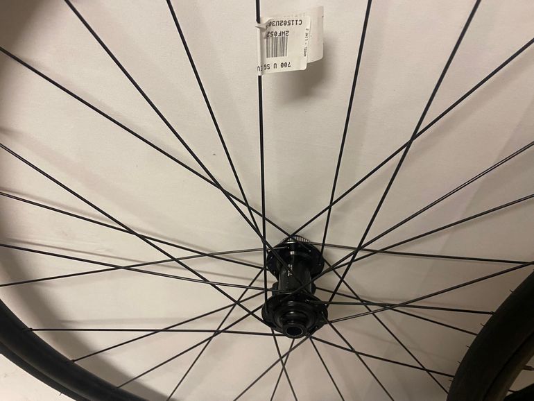 Used Dt Swiss R470 Wheelset bike — image 2 of 6