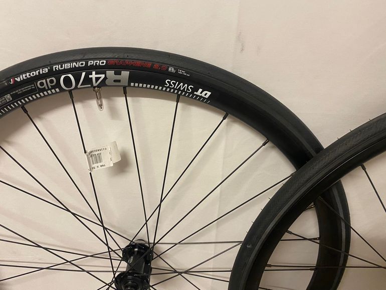 Used Dt Swiss R470 Wheelset bike — image 4 of 6