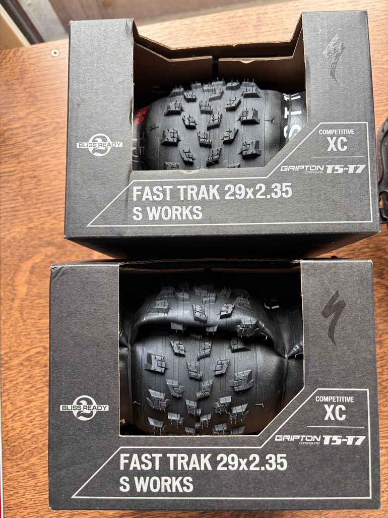 Used Specialized Fast Trak 29x2.35 2025 bike — image 2 of 5