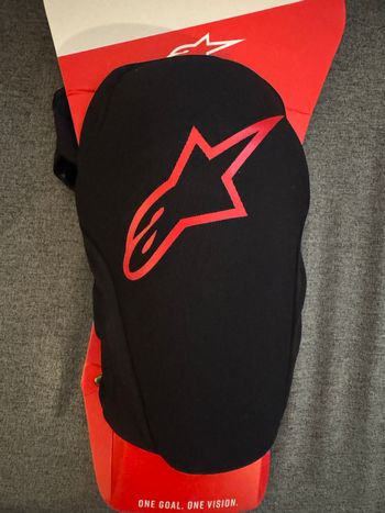 Used Alpinestars Kneepad 2025 bike — image 2 of 8