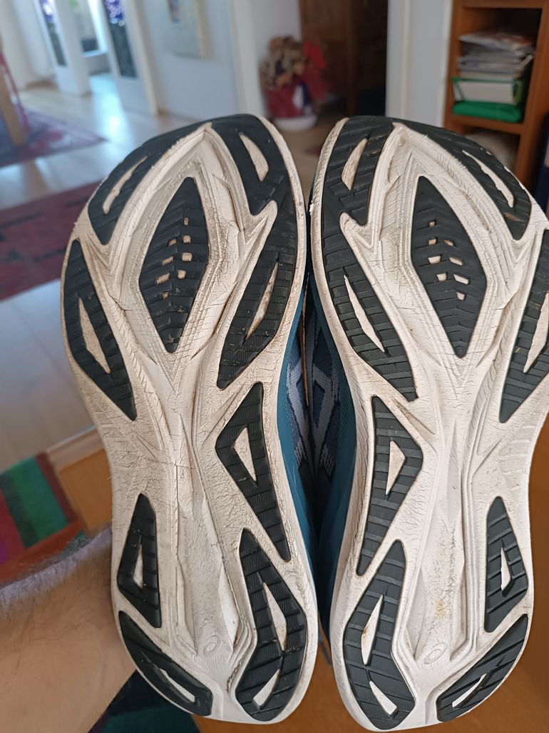 Used Asics Superblast 2 2025 bike — image 7 of 9