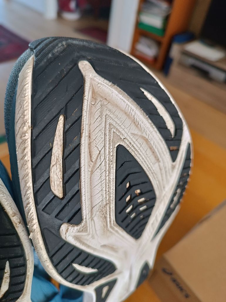 Used Asics Superblast 2 2025 bike — image 4 of 9