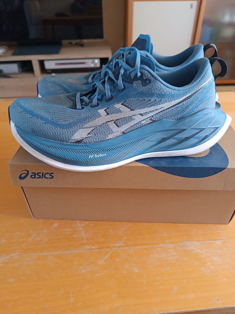 Used Asics Superblast 2 2025 bike — image 1 of 9