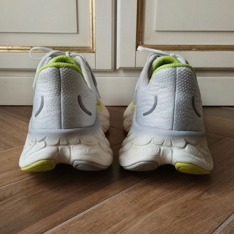 Used New Balance More v4 Fresh Foam X bike — image 5 of 12
