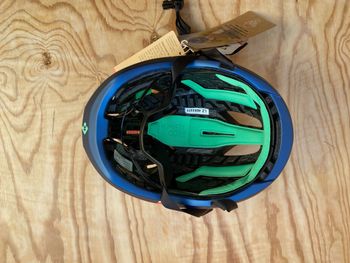 Used Lazer Vento KinetiCore Helmet bike — image 8 of 11