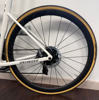 Used Bontrager Aeolus Pro 37 TLR Disc Carbono bike — image 3 of 7
