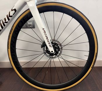 Used Bontrager Aeolus Pro 37 TLR Disc Carbono bike — image 5 of 7