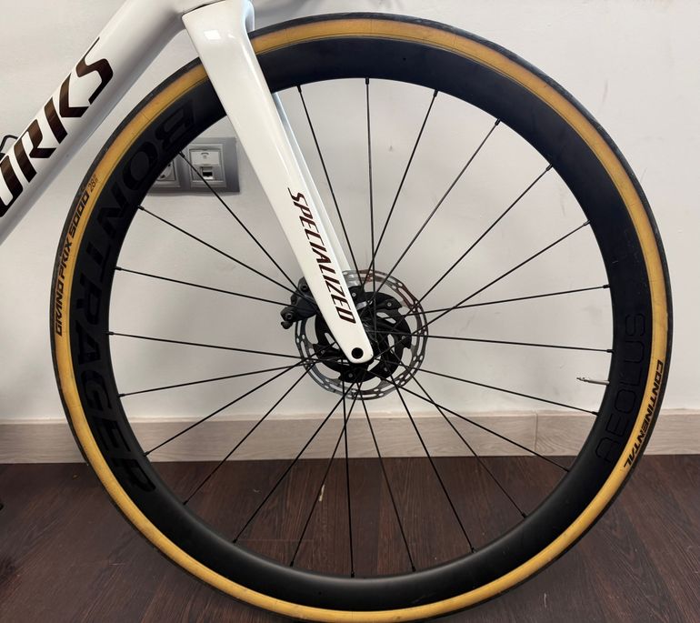Used Bontrager Aeolus Pro 37 TLR Disc Carbono bike — image 5 of 7