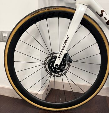 Used Bontrager Aeolus Pro 37 TLR Disc Carbono bike — image 2 of 7