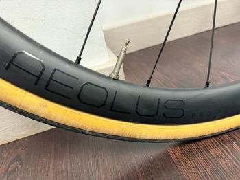 Used Bontrager Aeolus Pro 37 TLR Disc Carbono bike — image 6 of 7