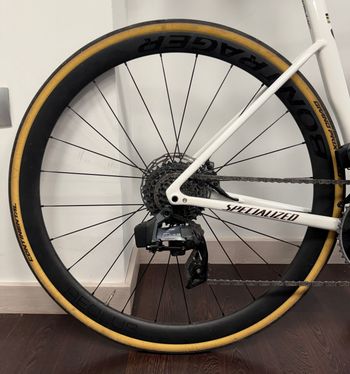 Used Bontrager Aeolus Pro 37 TLR Disc Carbono bike — image 4 of 7