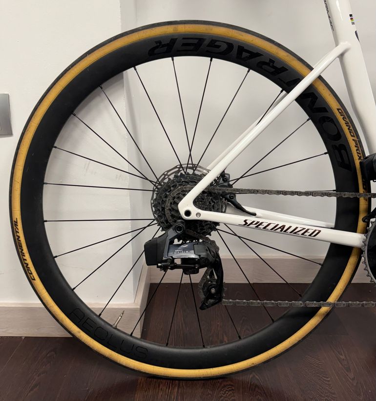 Used Bontrager Aeolus Pro 37 TLR Disc Carbono bike — image 4 of 7