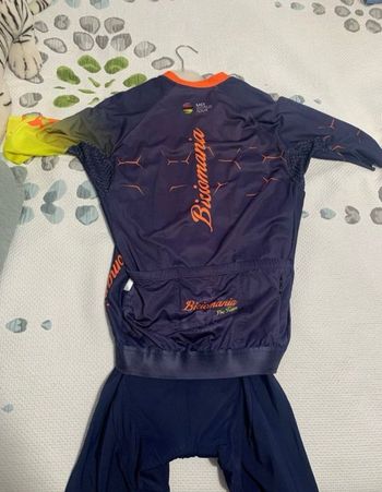 Used Tactic Conjunto Ciclismo Biciomania Maillot y Culotte talla M 2022 bike — image 2 of 4