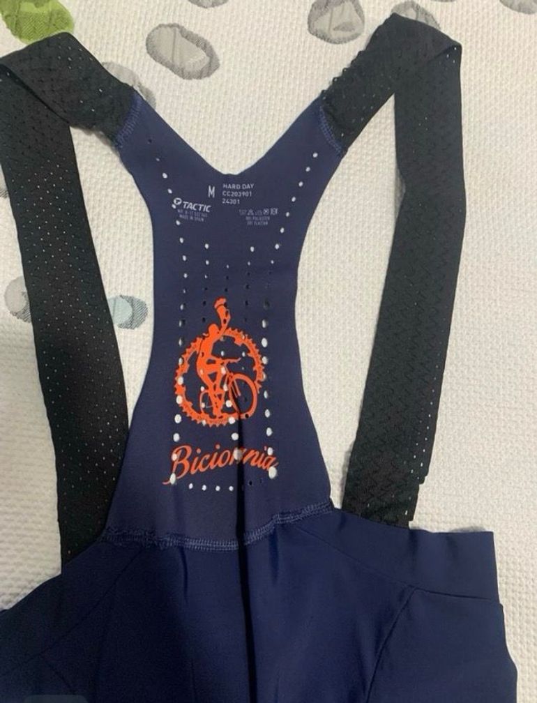 Used Tactic Conjunto Ciclismo Biciomania Maillot y Culotte talla M 2022 bike — image 4 of 4