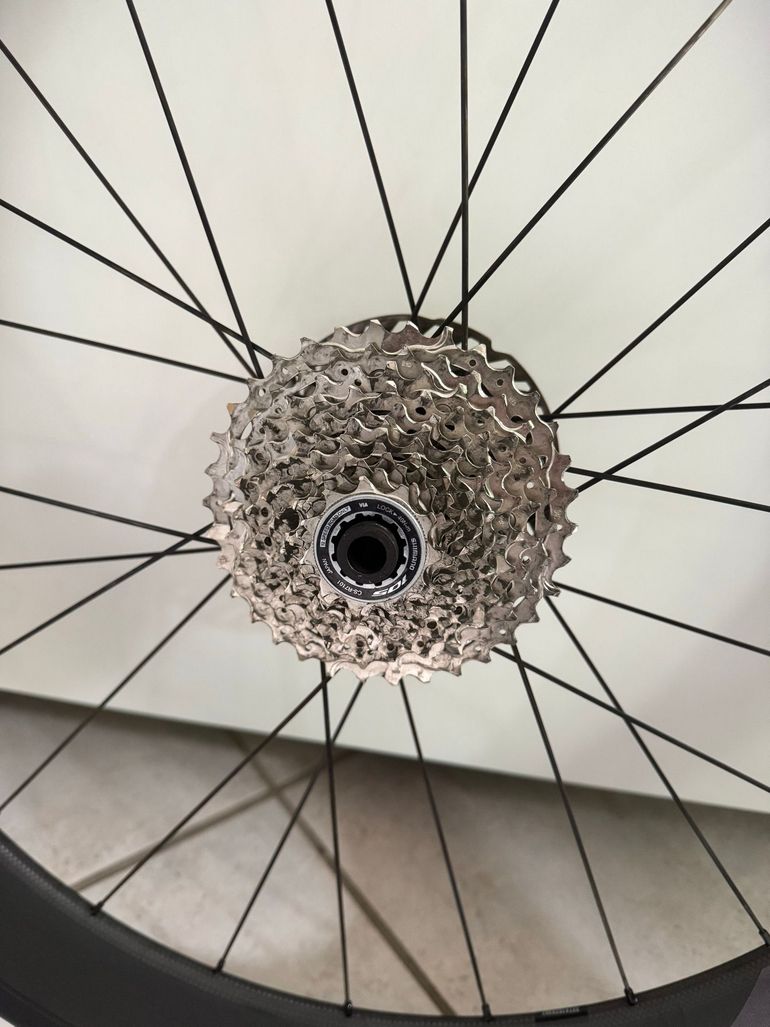 Used Zipp 404 Firecrest Carbon Disc Tubeless 2025 bike — image 5 of 7