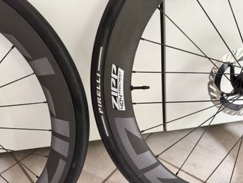 Used Zipp 404 Firecrest Carbon Disc Tubeless 2025 bike — image 2 of 7