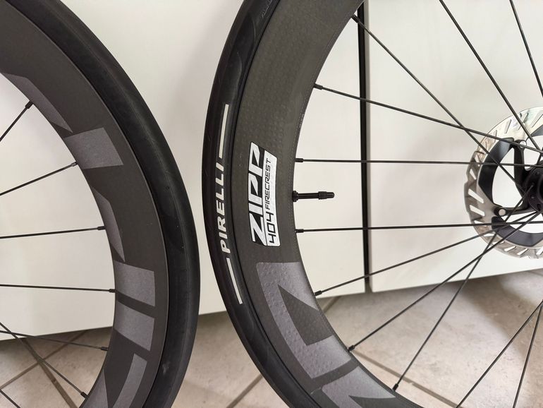 Used Zipp 404 Firecrest Carbon Disc Tubeless 2025 bike — image 2 of 7