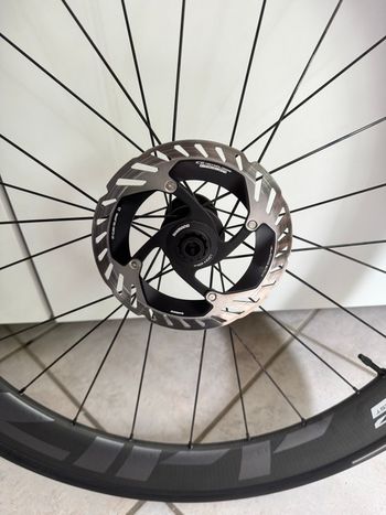 Used Zipp 404 Firecrest Carbon Disc Tubeless 2025 bike — image 6 of 7