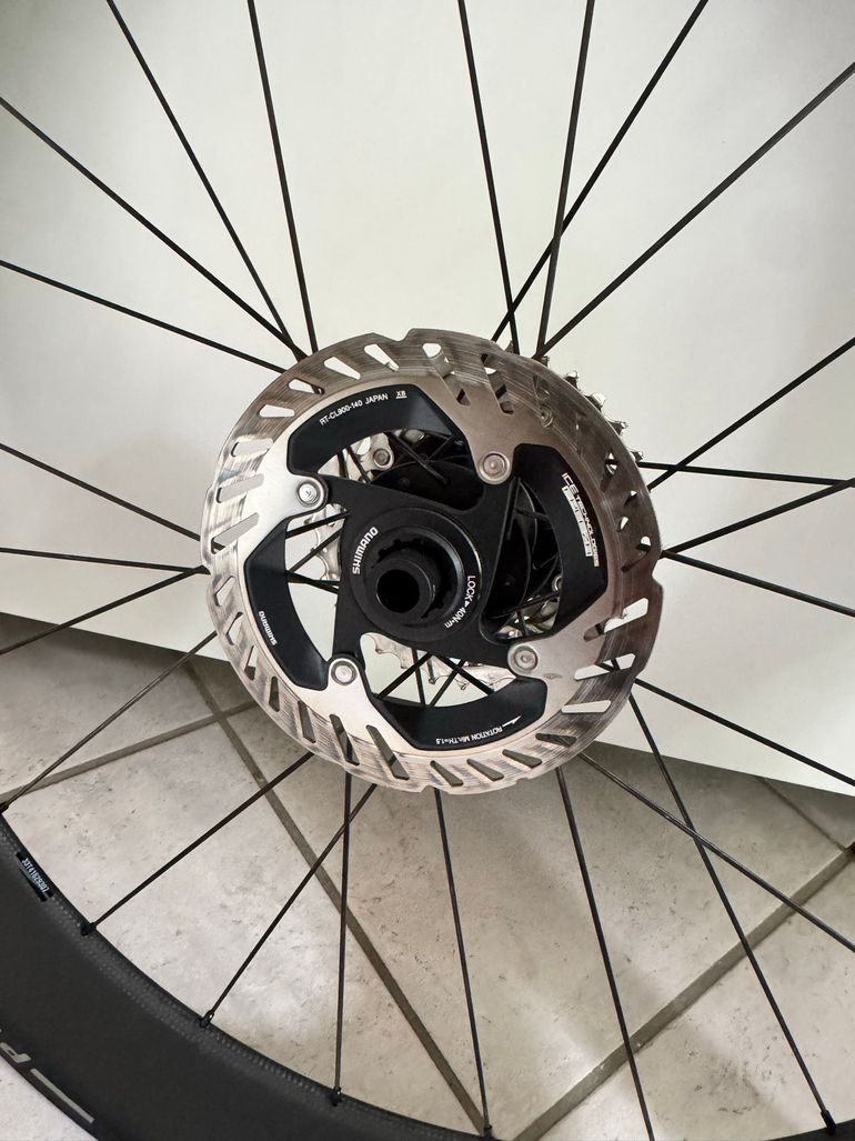 Used Zipp 404 Firecrest Carbon Disc Tubeless 2025 bike — image 4 of 7