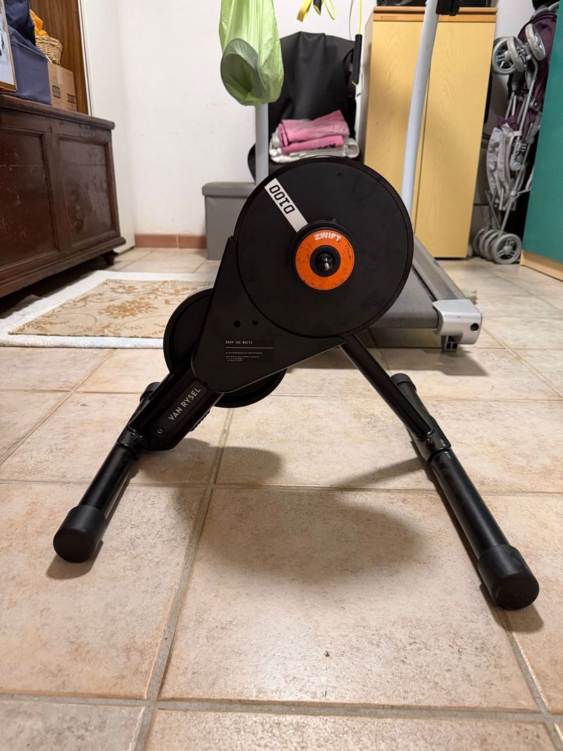 Van Rysel D100 + Zwift Cog and Click 2025 Cycling Accessories usato