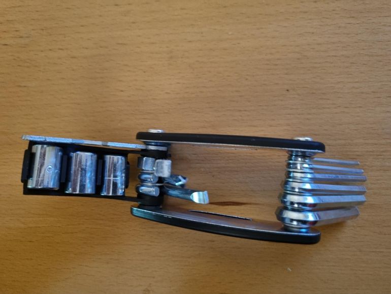 Used SZYILIDA 6 in 1 Multitool Bici Kit Riparazioni bike — image 2 of 3