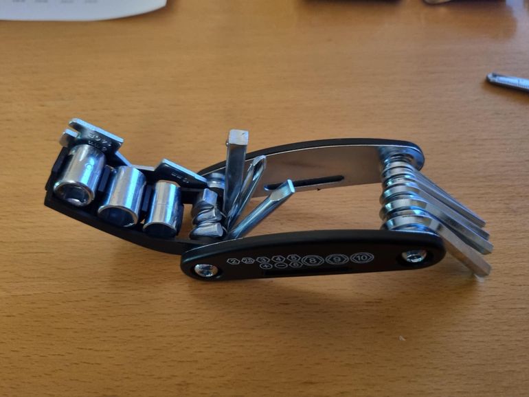 Used SZYILIDA 6 in 1 Multitool Bici Kit Riparazioni bike — image 1 of 3