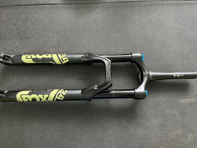 Used Fox 34 Rhytm Grip 150mm 2023 bike — image 1 of 9