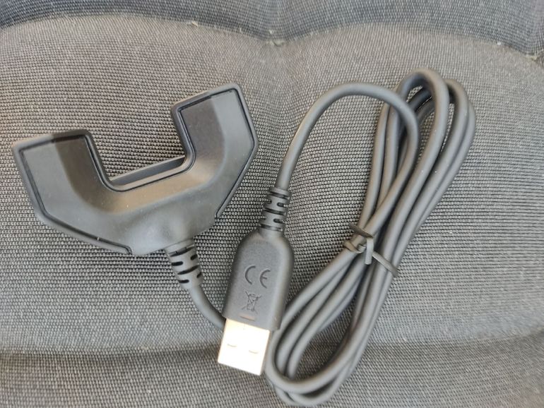 Used Garmin Clip e cabo carregador Vivosmart bike — image 2 of 5