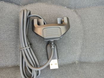 Used Garmin Clip e cabo carregador Vivosmart bike — image 4 of 5