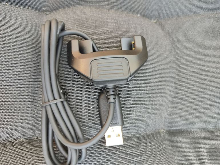 Used Garmin Clip e cabo carregador Vivosmart bike — image 4 of 5