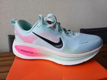 Used Nike Vomero 18 Running Shoes