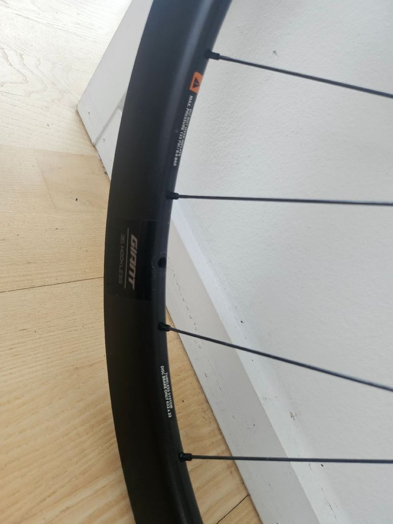 Used Giant SLR2 36 Front Wheel 2022 bike — image 2 of 3