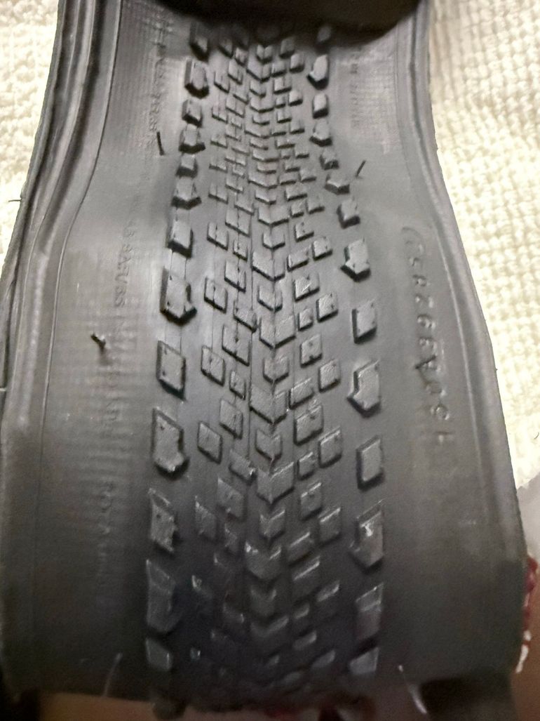 Used Pirelli Cinturato Adventure TLR 700x40c 2026 bike — image 2 of 4