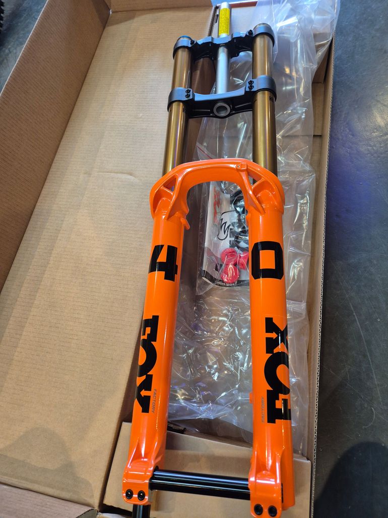 Used Fox 40 Factory Grip X2 29'' 2027 bike — image 1 of 3