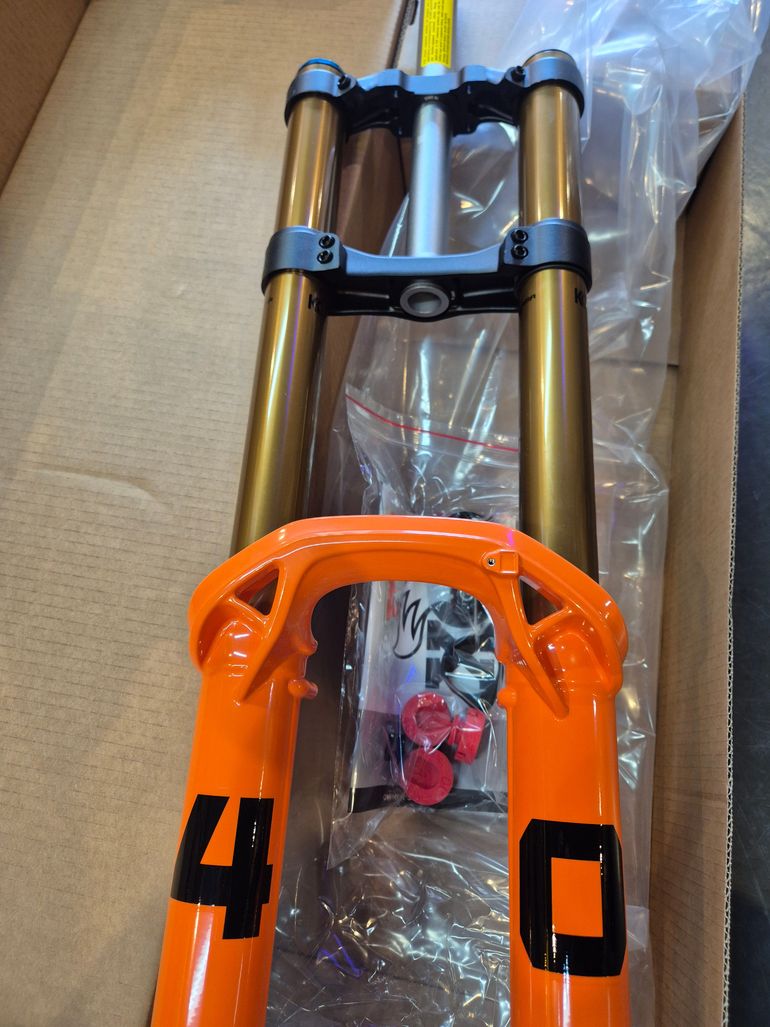 Used Fox 40 Factory Grip X2 29'' 2027 bike — image 2 of 3