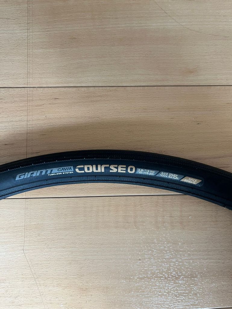 Used Giant Gavia Course Tire 0 2025 bike — image 1 of 2