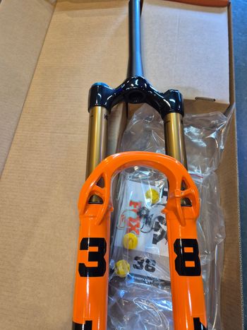 Used Fox 38 Factory Grip X2 29'' 2027 bike — image 2 of 3